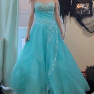 Strapless Turquoise ballGown small